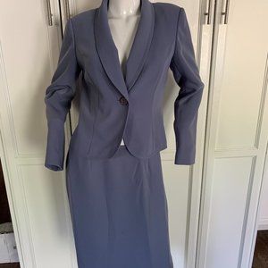 Liz Claiborne size 6 lavender grey suit